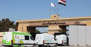 ১৮ মাস পর গাজায় ফিরলো প্রথম বাস, সীমান্তে অপেক্ষায় যুদ্ধাহতরা